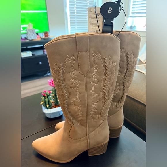 Stylish Tan Western Boots for Women - Picture 5 of 5